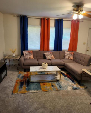 3 bedrooms 2 bathrooms, free Driveway parking, 2 min to Ohio state Univrrsity, AC, free wi-fi, washer and dryer, ExpoCenter, Bus stop, University shuttle, Riverside Methodist Hospital